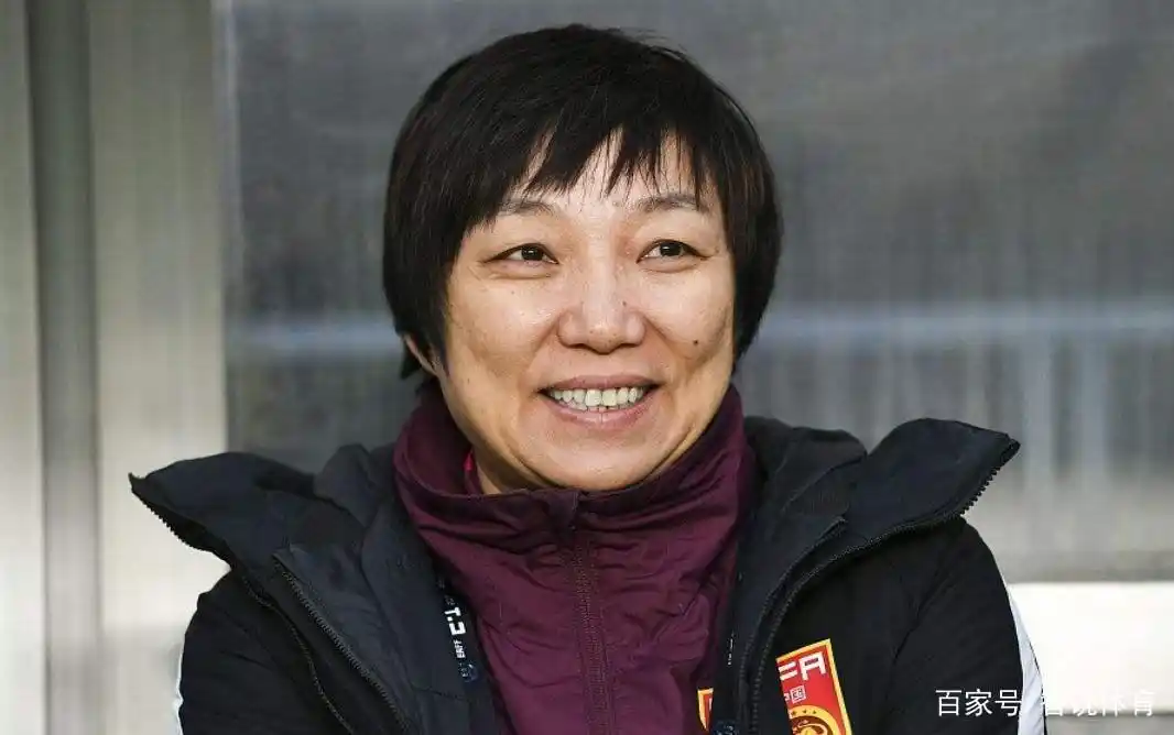 足球扛起女足冠军中国是谁_女足扛起中国足球冠军是谁_女足捍卫中国足球尊严