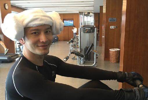 健身房男明星_国内男明星健身照_健身的明星男